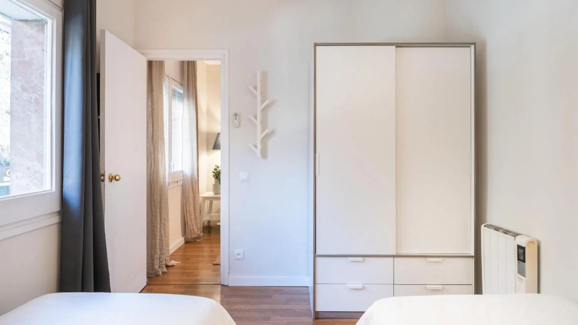 Comfortable 3 Bed Apt Next To The Sagrada Familia Барселона 0*,