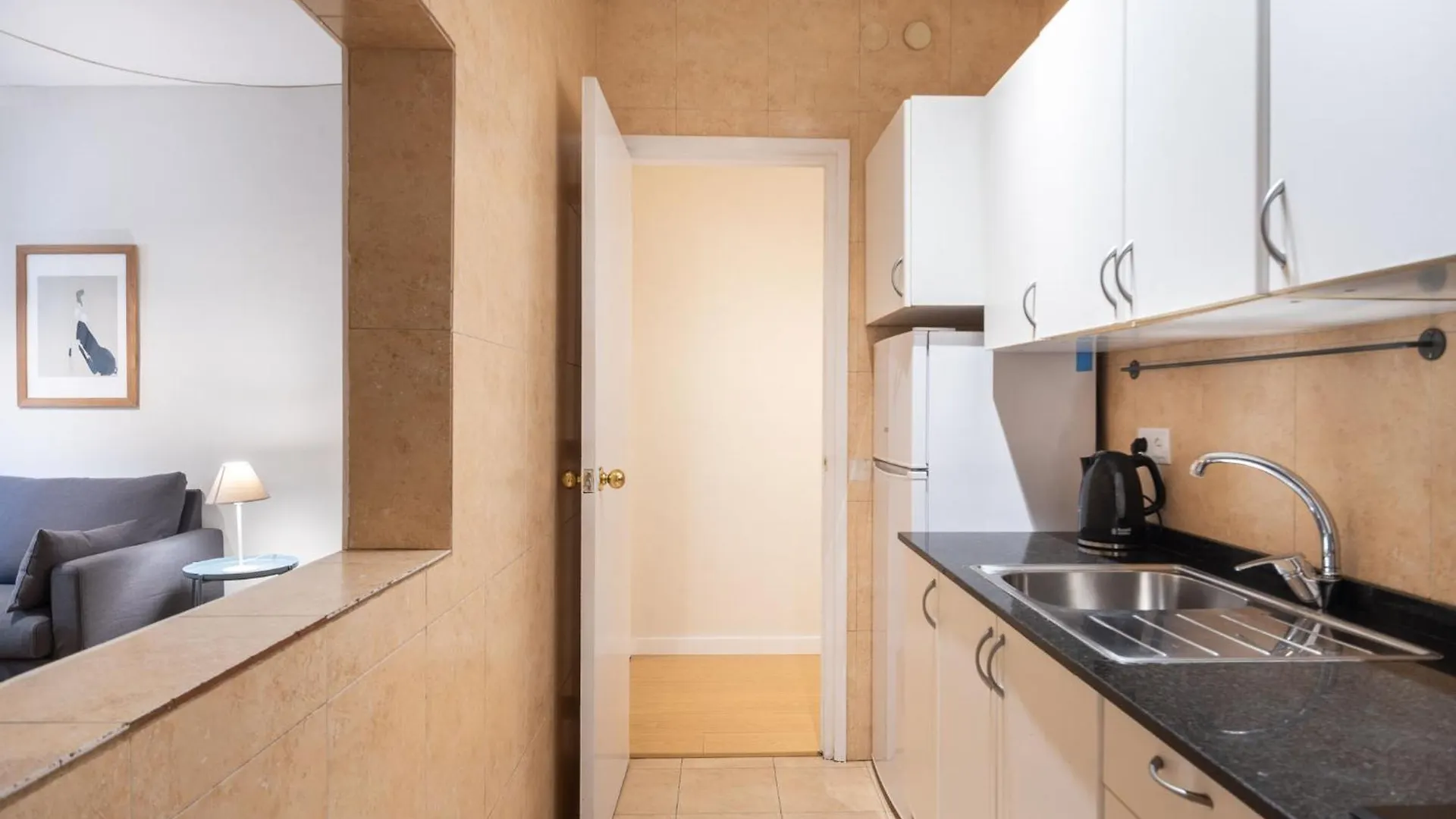 Comfortable 3 Bed Apt Next To The Sagrada Familia Барселона